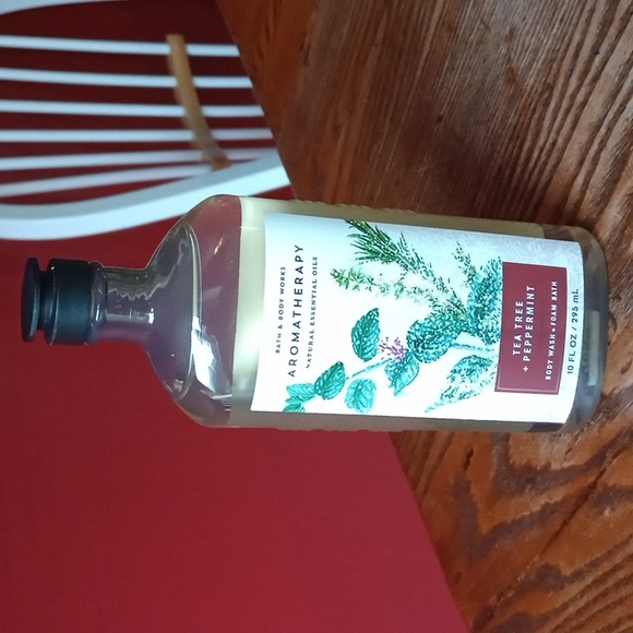 New Bath & Body Works Tea Tree + Peppermint Body Wash + Foam Bath - Picture 1 of 3